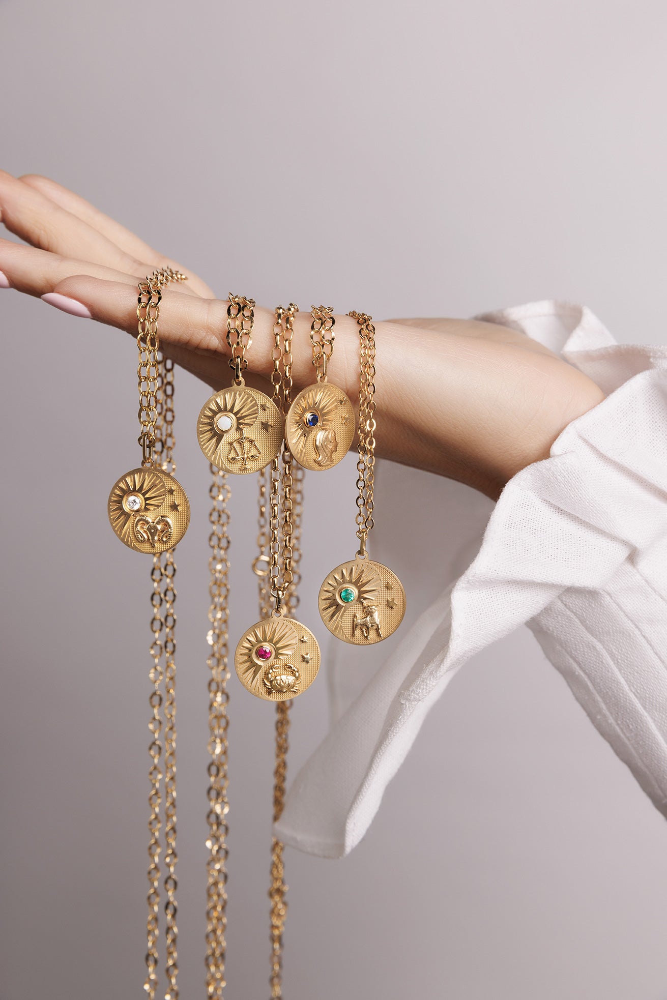 J by boghossian, gold, necklace, pendnat, horoscope, taurus, emerald stone